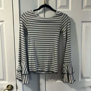 Free people beautiful long sleeve with a nice accent sleeve blouse